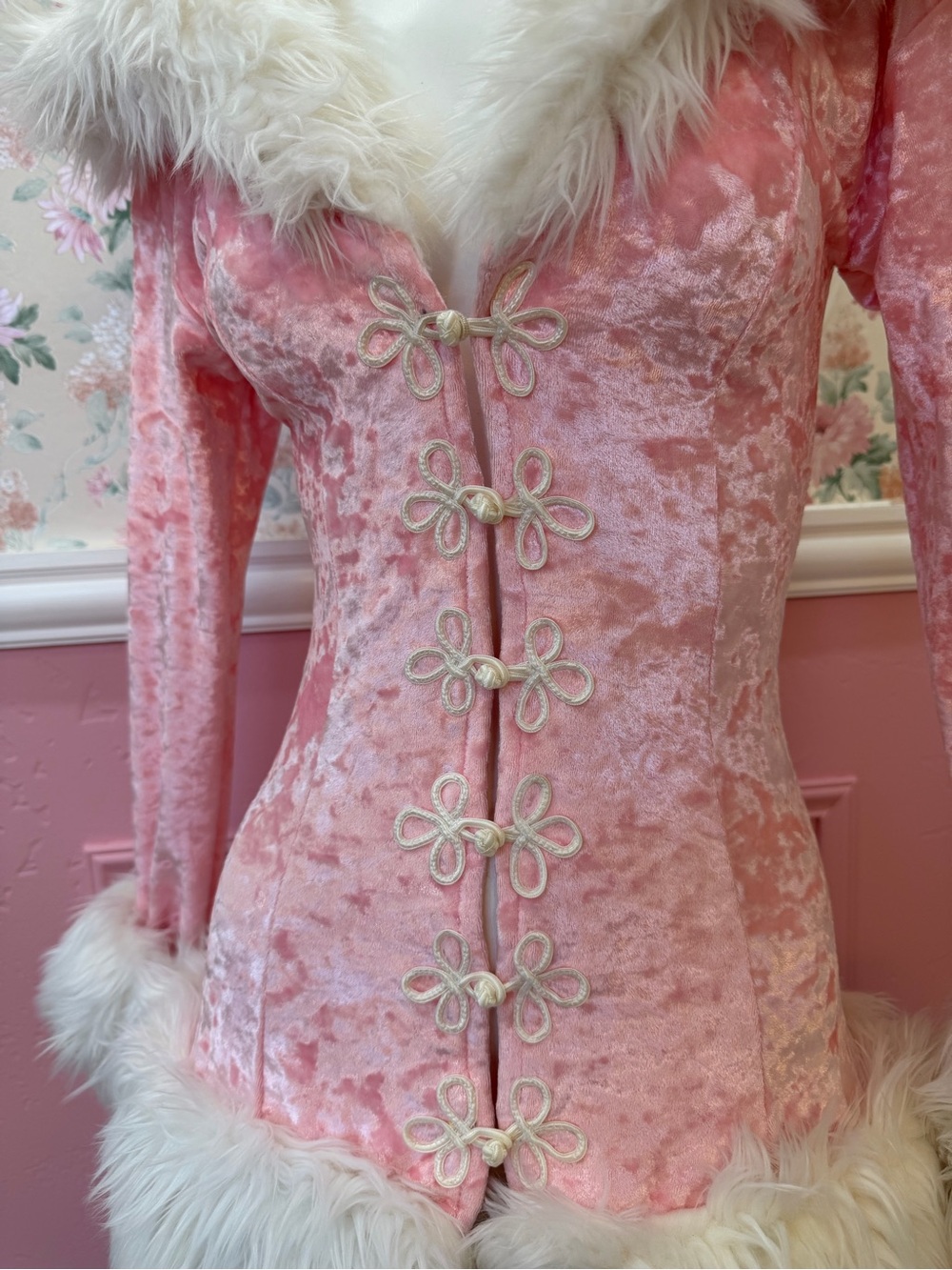American Vintage Pink Crushed Velvet Mini Coat with Cream Faux-Fur Trim - Picture 2 of 6